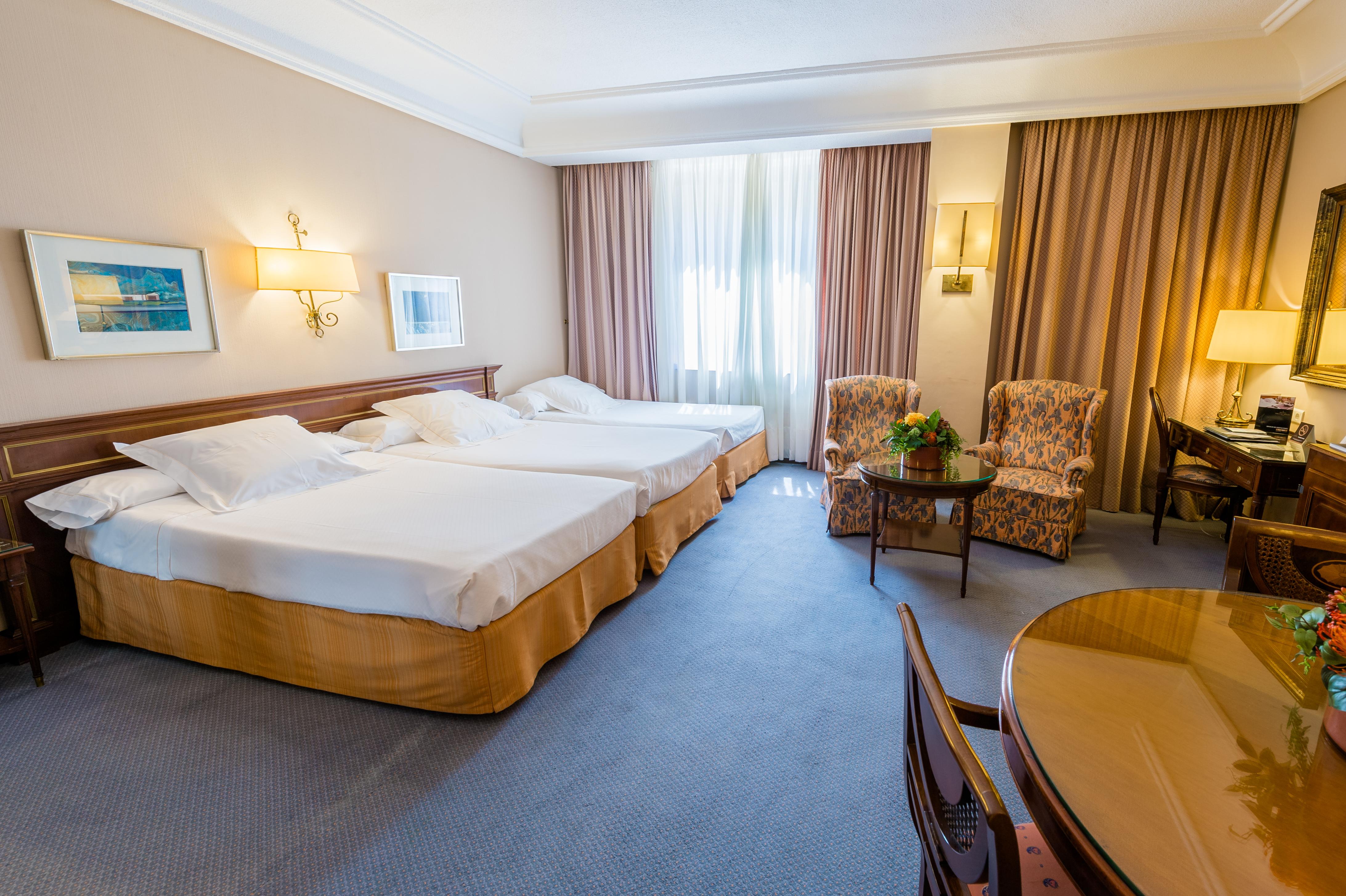 Hotel Miguel Angel Madrid Exteriér fotografie A room at the hotel