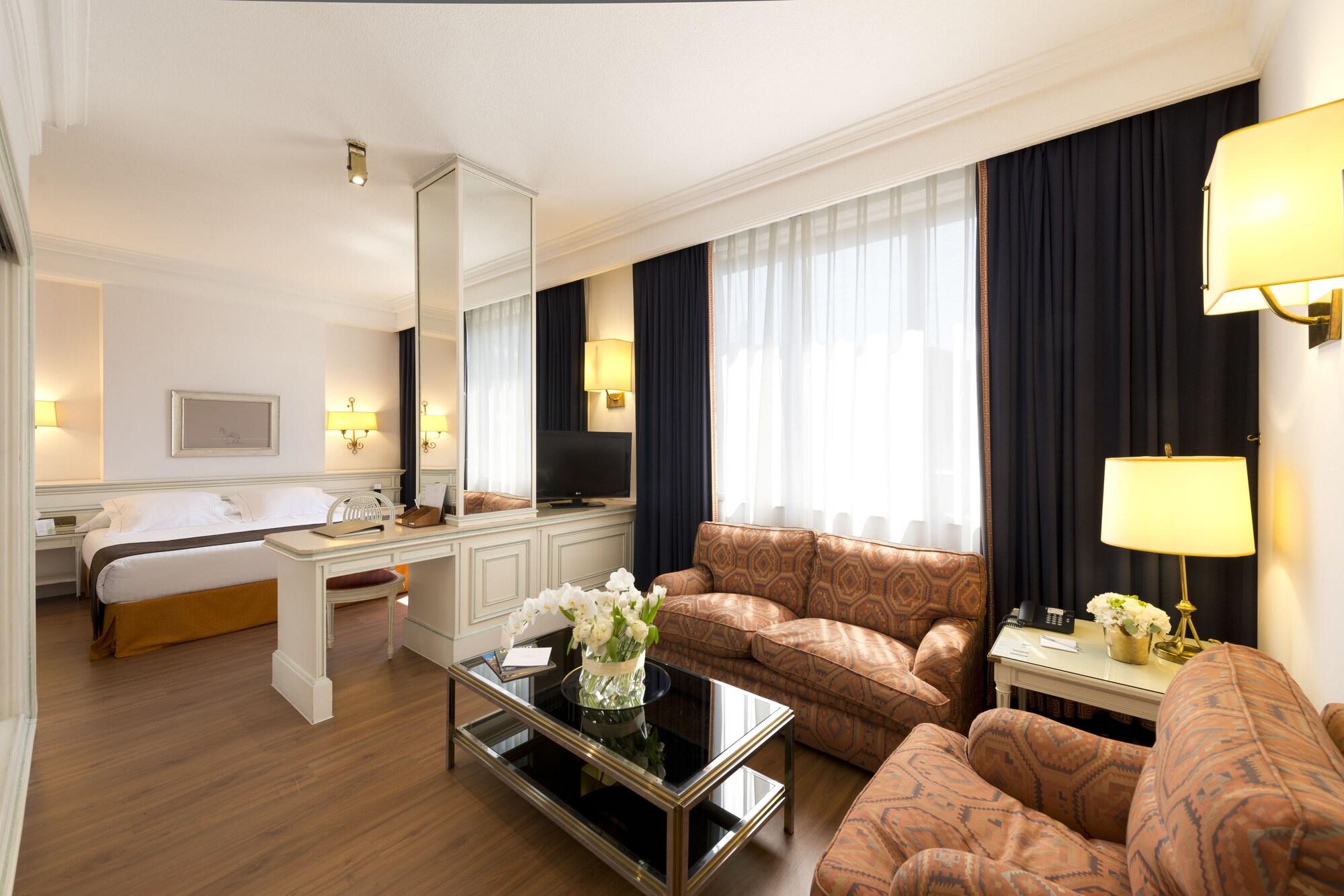 Hotel Miguel Angel Madrid Exteriér fotografie A suite at the hotel