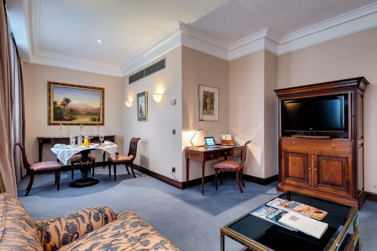 Hotel Miguel Angel Madrid Exteriér fotografie A suite at the hotel