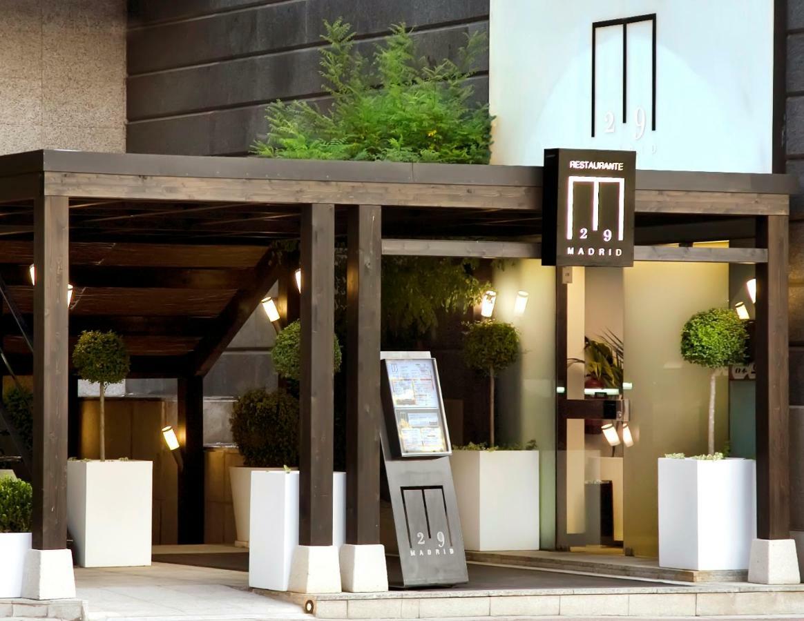 Hotel Miguel Angel Madrid Exteriér fotografie Entrance of the hotel