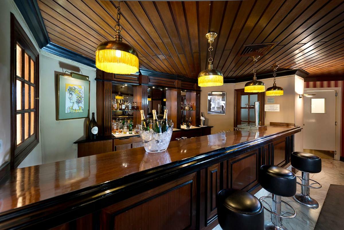 Hotel Miguel Angel Madrid Exteriér fotografie The bar at the 1905